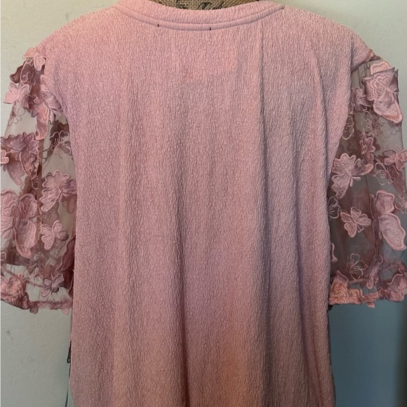 Gorgeous blouse-New with tag! - Picture 3 of 3
